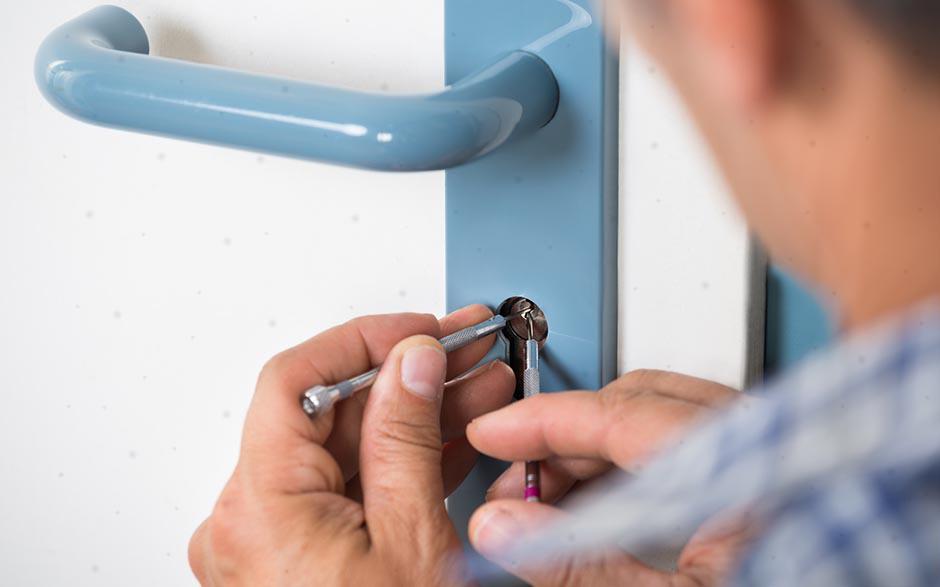 spécialiste serrurier prix changement serrure Limay